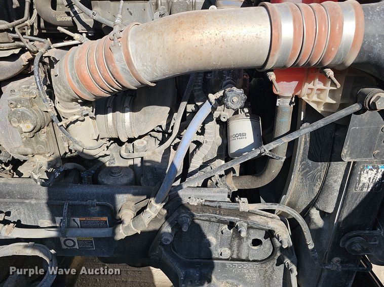 image for item DQ8697 2016 Peterbilt 579 semi truck