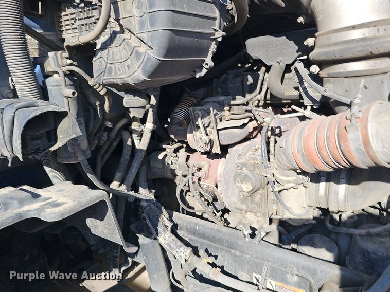 image for item DQ8697 2016 Peterbilt 579 semi truck