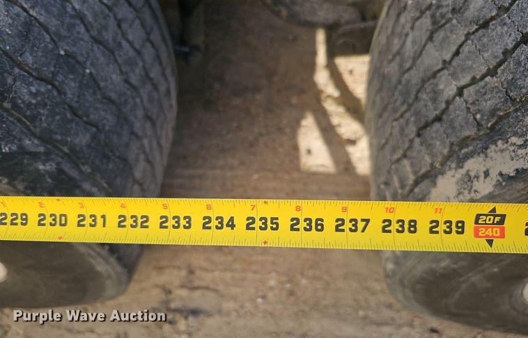 image for item DQ8697 2016 Peterbilt 579 semi truck