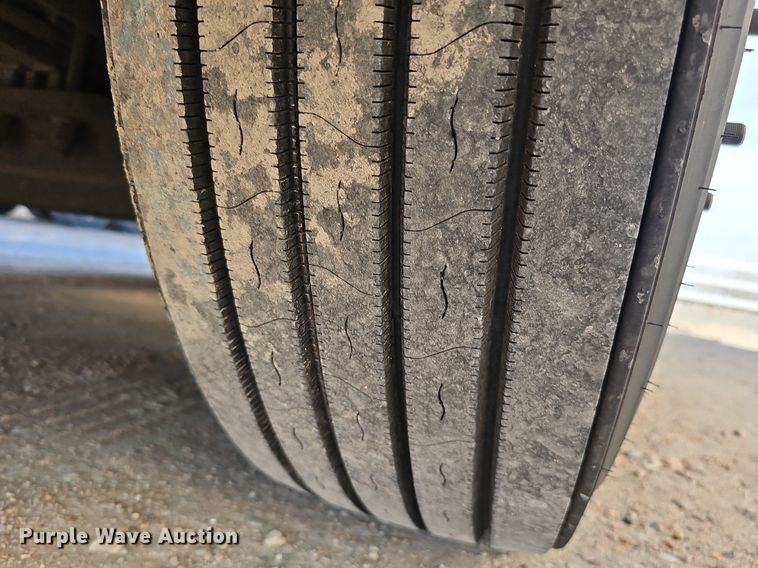 image for item DQ8697 2016 Peterbilt 579 semi truck