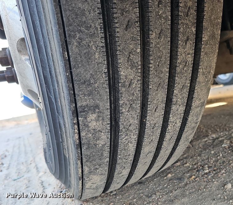 image for item DQ8697 2016 Peterbilt 579 semi truck