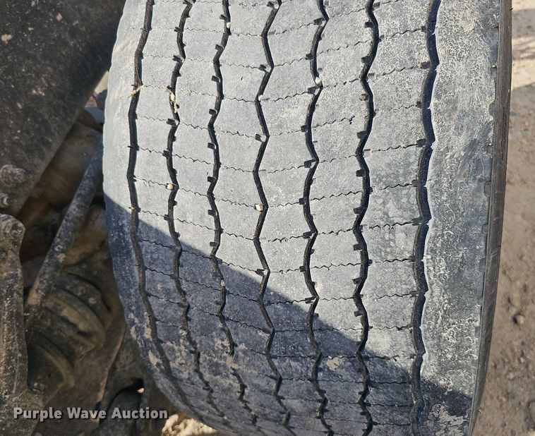 image for item DQ8697 2016 Peterbilt 579 semi truck