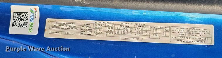 image for item DQ8697 2016 Peterbilt 579 semi truck