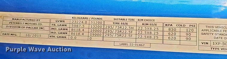 image for item DQ8697 2016 Peterbilt 579 semi truck