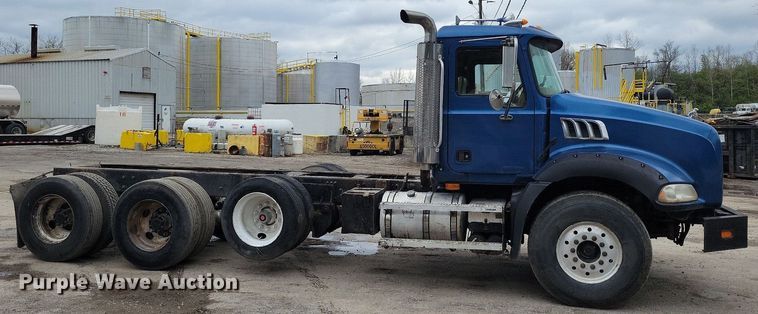 image for item DR7972 2006 Mack CT713 truck cab and chassis