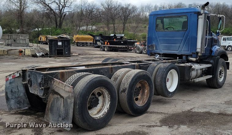 image for item DR7972 2006 Mack CT713 truck cab and chassis