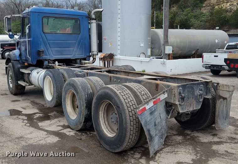 image for item DR7972 2006 Mack CT713 truck cab and chassis