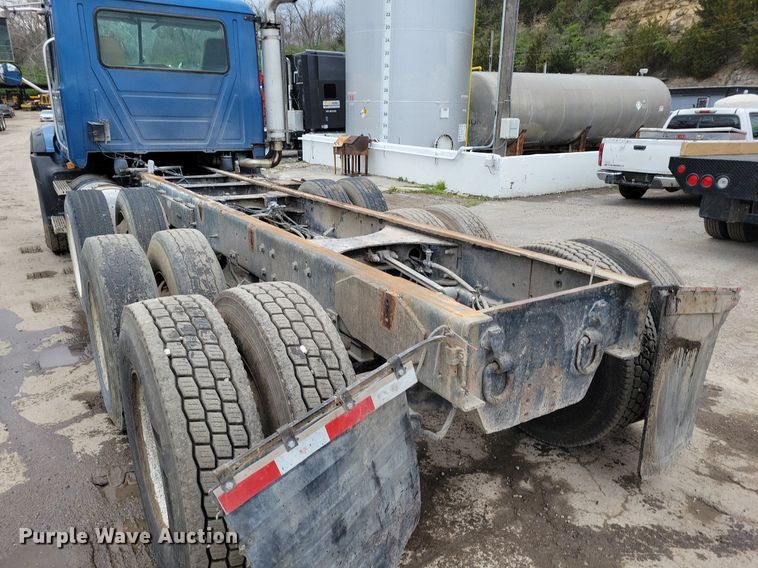 image for item DR7972 2006 Mack CT713 truck cab and chassis