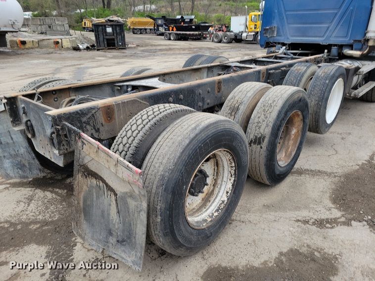 image for item DR7972 2006 Mack CT713 truck cab and chassis