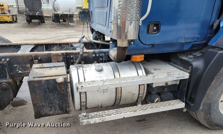 image for item DR7972 2006 Mack CT713 truck cab and chassis