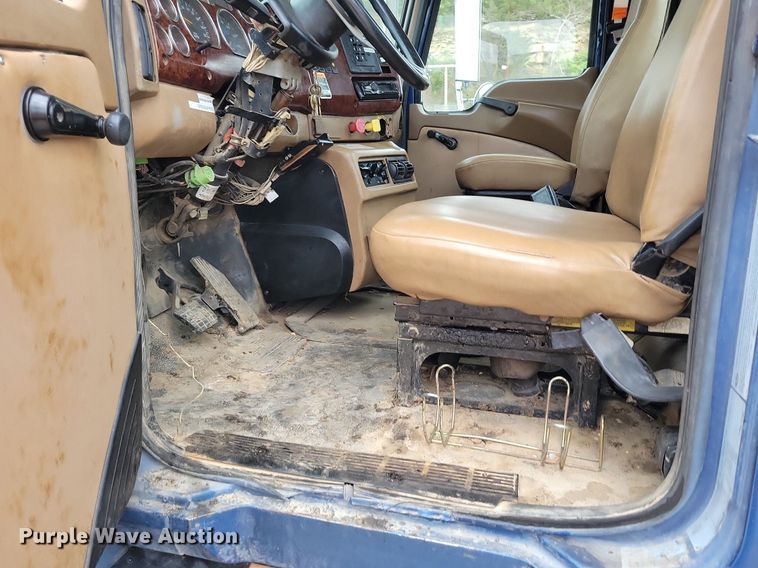 image for item DR7972 2006 Mack CT713 truck cab and chassis