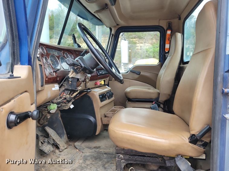 image for item DR7972 2006 Mack CT713 truck cab and chassis