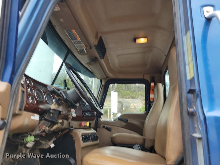 image for item DR7972 2006 Mack CT713 truck cab and chassis