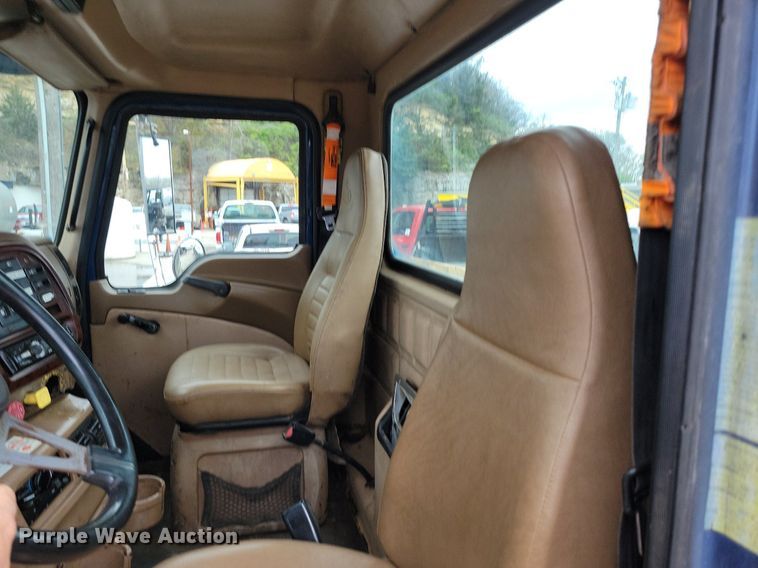 image for item DR7972 2006 Mack CT713 truck cab and chassis