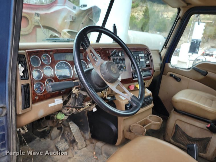 image for item DR7972 2006 Mack CT713 truck cab and chassis