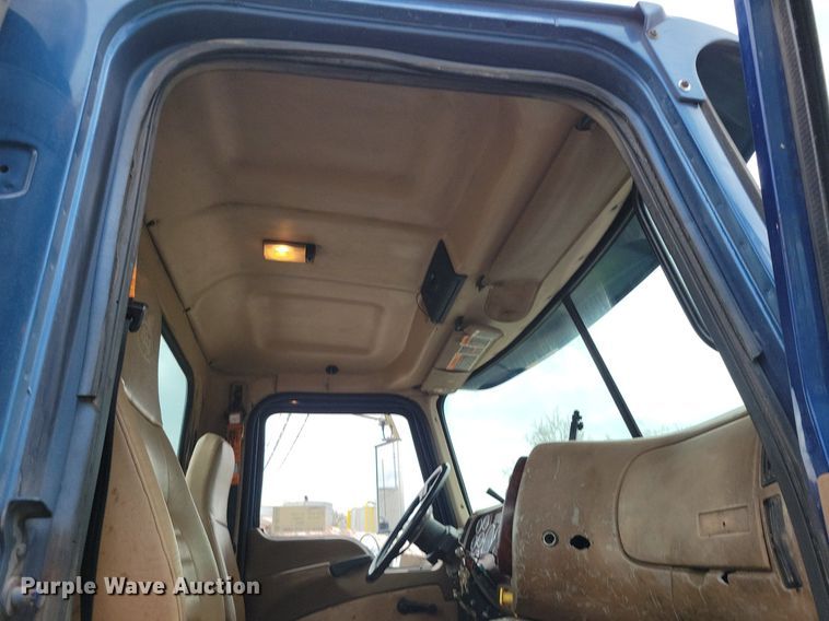 image for item DR7972 2006 Mack CT713 truck cab and chassis