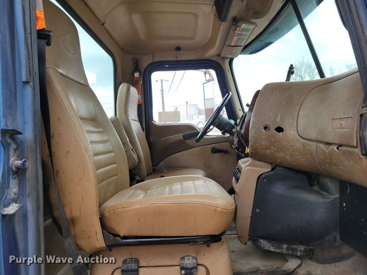 image for item DR7972 2006 Mack CT713 truck cab and chassis