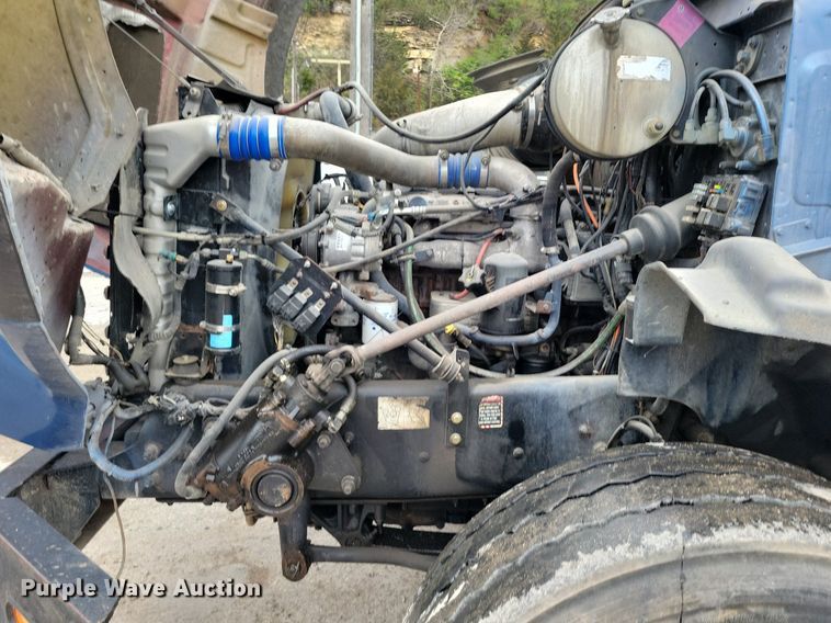 image for item DR7972 2006 Mack CT713 truck cab and chassis