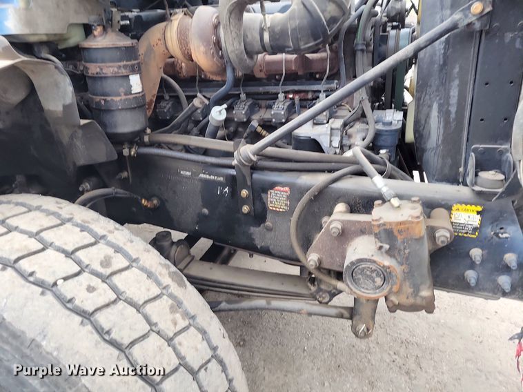 image for item DR7972 2006 Mack CT713 truck cab and chassis