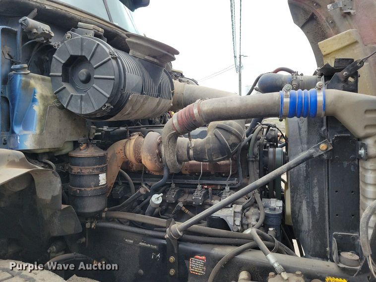 image for item DR7972 2006 Mack CT713 truck cab and chassis