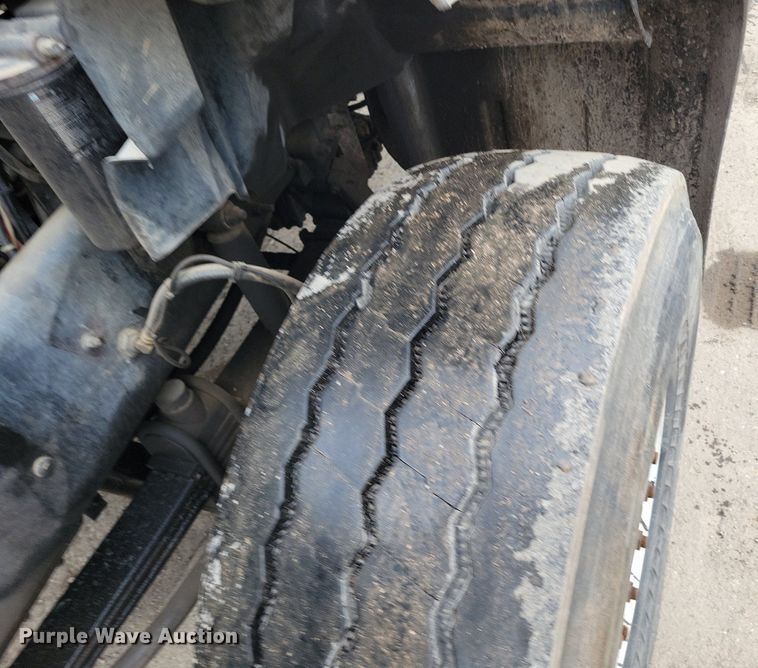 image for item DR7972 2006 Mack CT713 truck cab and chassis