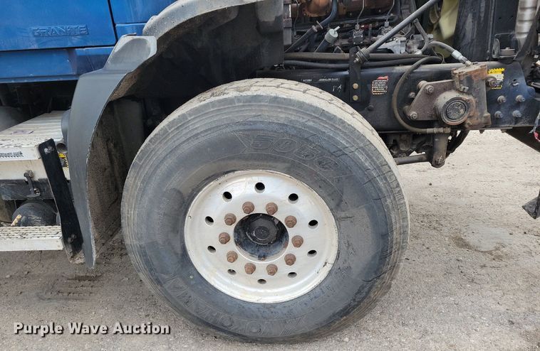 image for item DR7972 2006 Mack CT713 truck cab and chassis