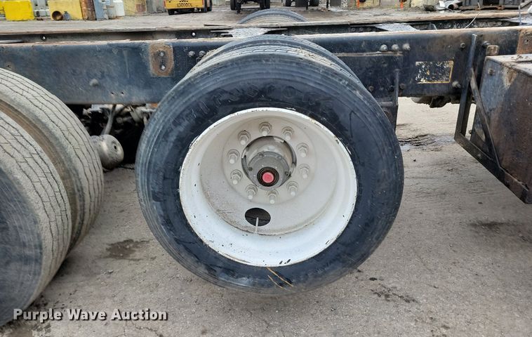 image for item DR7972 2006 Mack CT713 truck cab and chassis