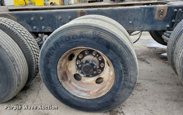 image for item DR7972 2006 Mack CT713 truck cab and chassis