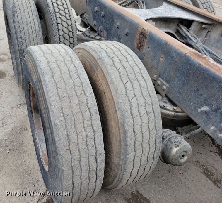 image for item DR7972 2006 Mack CT713 truck cab and chassis