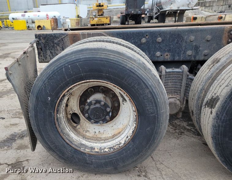 image for item DR7972 2006 Mack CT713 truck cab and chassis