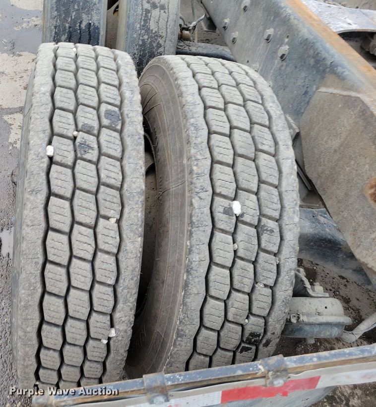 image for item DR7972 2006 Mack CT713 truck cab and chassis