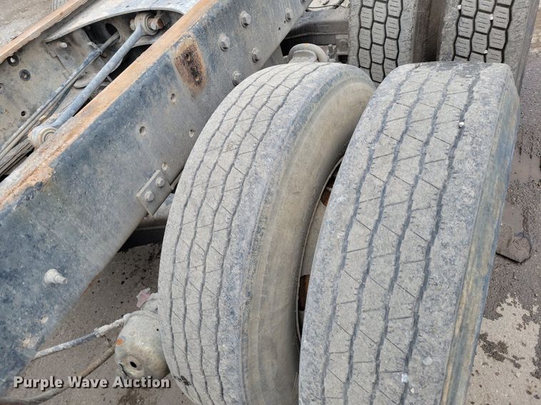 image for item DR7972 2006 Mack CT713 truck cab and chassis