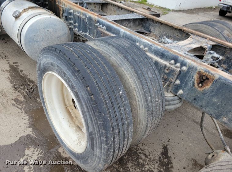 image for item DR7972 2006 Mack CT713 truck cab and chassis