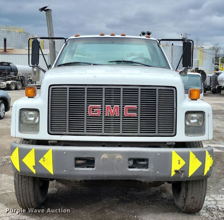 image for item DR7973 1998 GMC C8500 truck cab and chassis