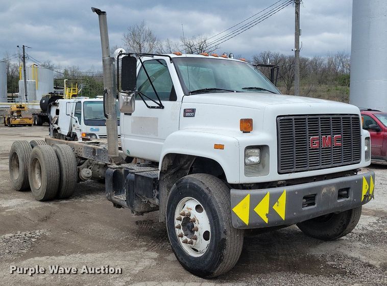 image for item DR7973 1998 GMC C8500 truck cab and chassis