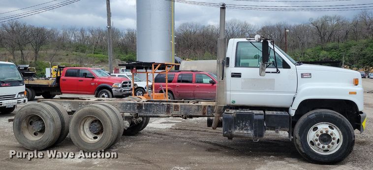 image for item DR7973 1998 GMC C8500 truck cab and chassis