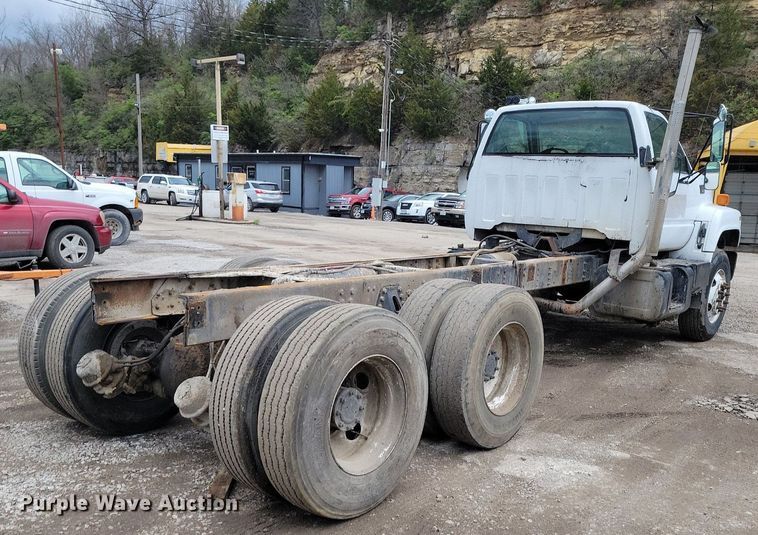 image for item DR7973 1998 GMC C8500 truck cab and chassis