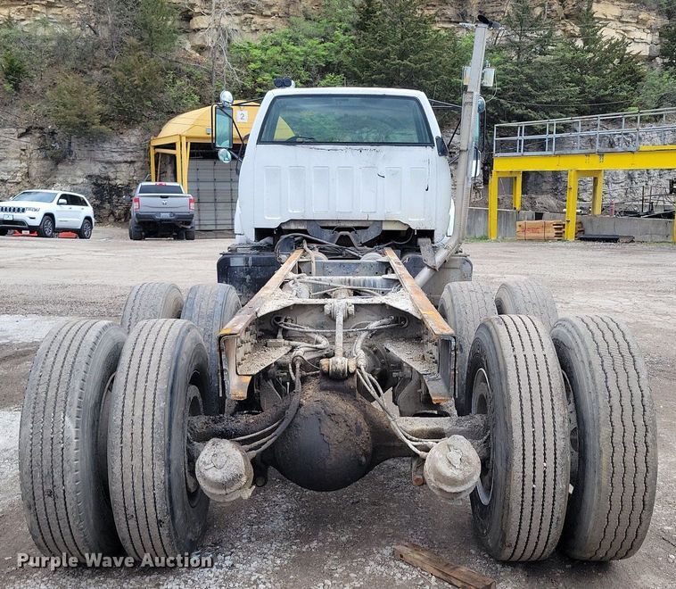 image for item DR7973 1998 GMC C8500 truck cab and chassis