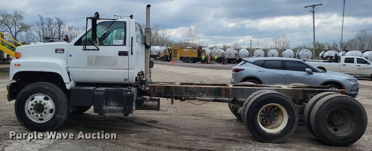 image for item DR7973 1998 GMC C8500 truck cab and chassis