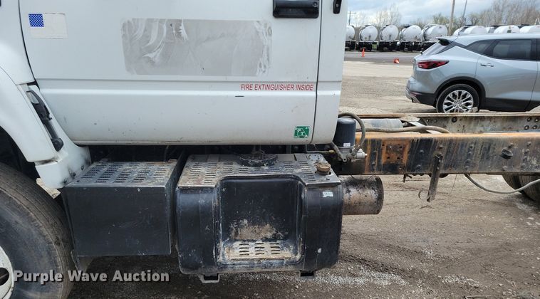 image for item DR7973 1998 GMC C8500 truck cab and chassis