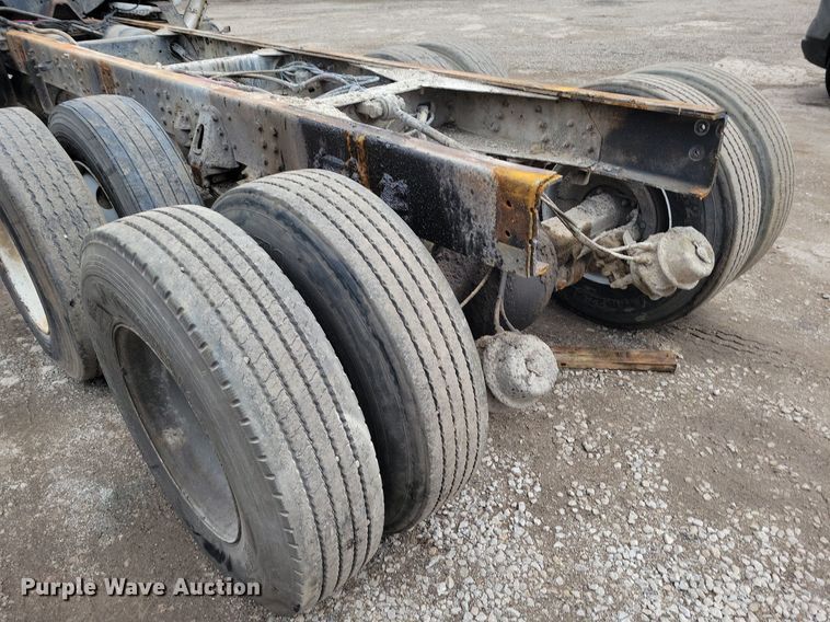 image for item DR7973 1998 GMC C8500 truck cab and chassis