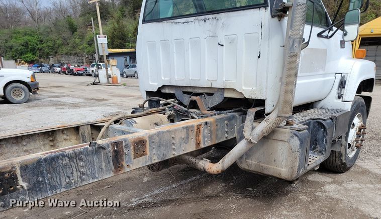 image for item DR7973 1998 GMC C8500 truck cab and chassis