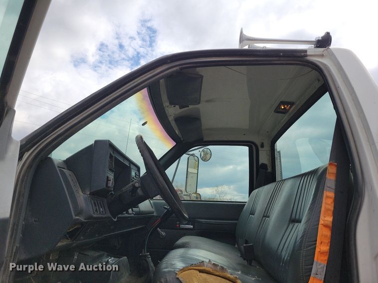 image for item DR7973 1998 GMC C8500 truck cab and chassis