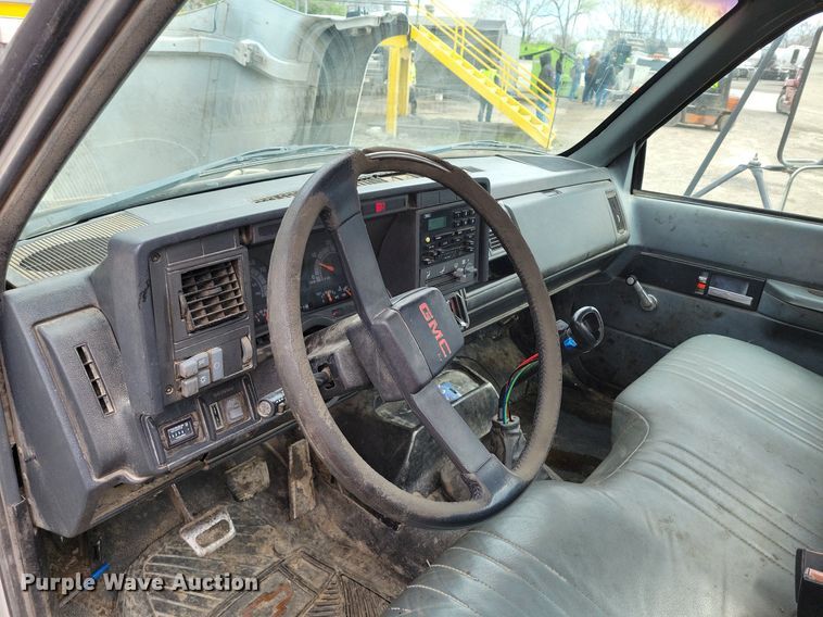 image for item DR7973 1998 GMC C8500 truck cab and chassis