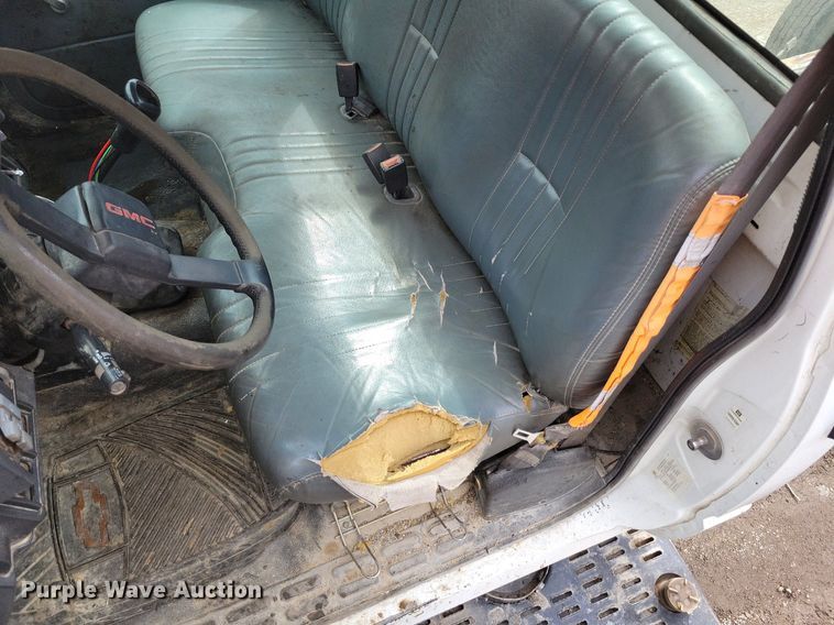 image for item DR7973 1998 GMC C8500 truck cab and chassis