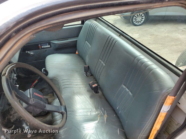 image for item DR7973 1998 GMC C8500 truck cab and chassis