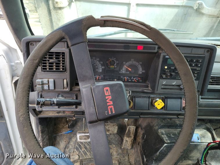 image for item DR7973 1998 GMC C8500 truck cab and chassis