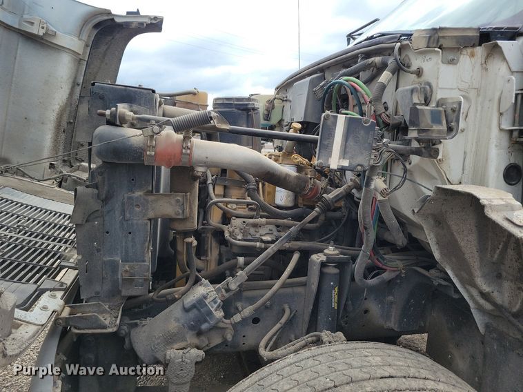 image for item DR7973 1998 GMC C8500 truck cab and chassis