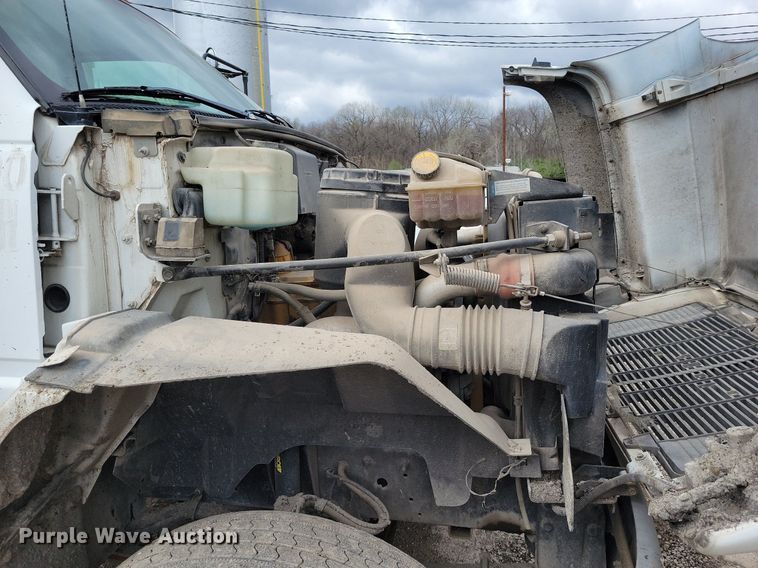 image for item DR7973 1998 GMC C8500 truck cab and chassis