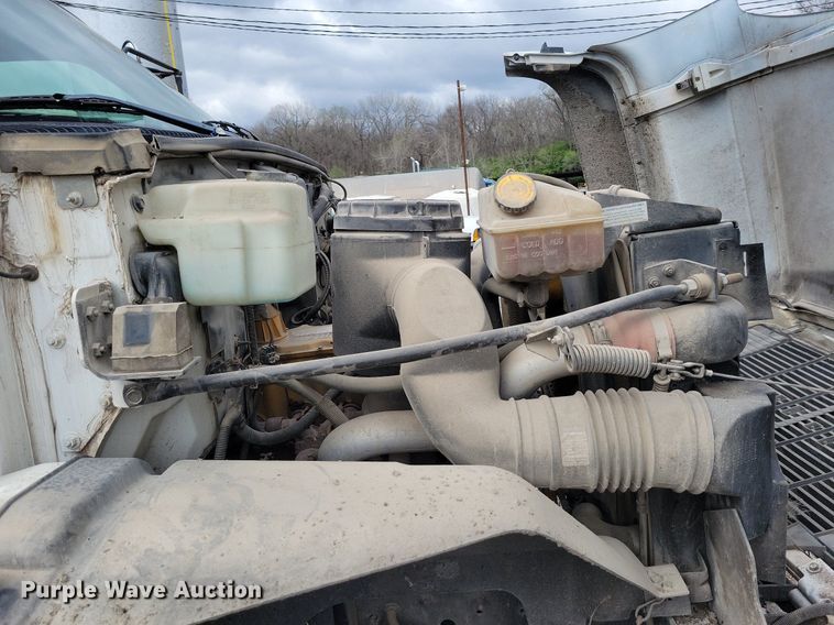 image for item DR7973 1998 GMC C8500 truck cab and chassis